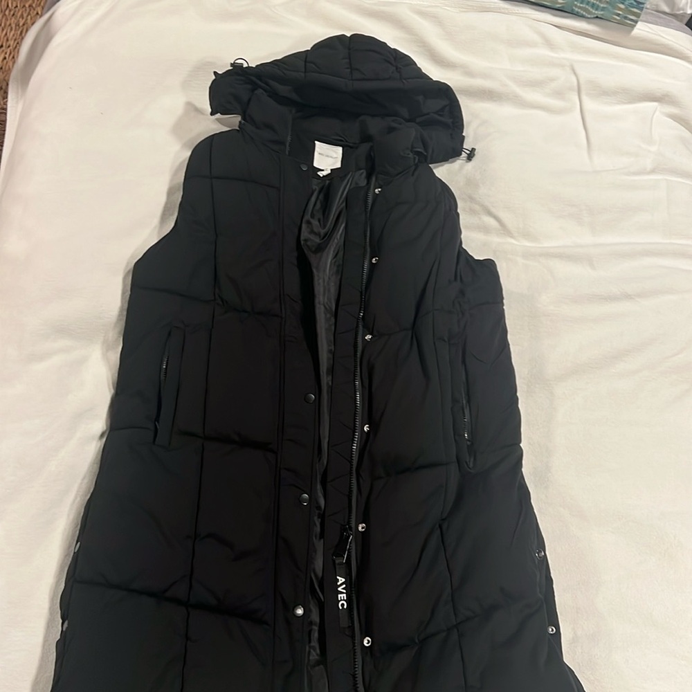 Stay Warm and Stylish with AVEC Les Filles vest with hoodie XL, Black